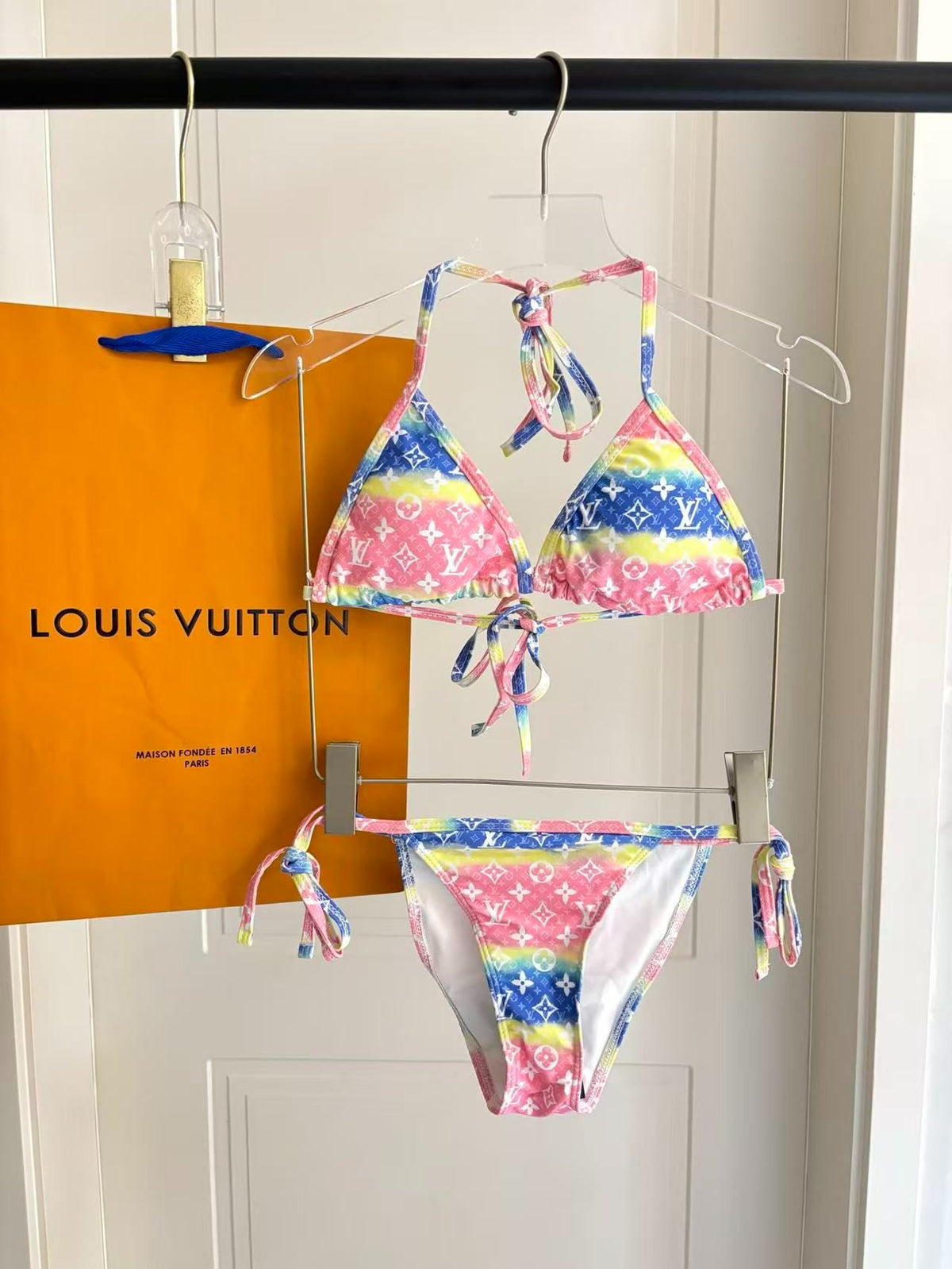 Profilbild Bikini Tiund Dyund Monogram Stripund Mundhrfarbig