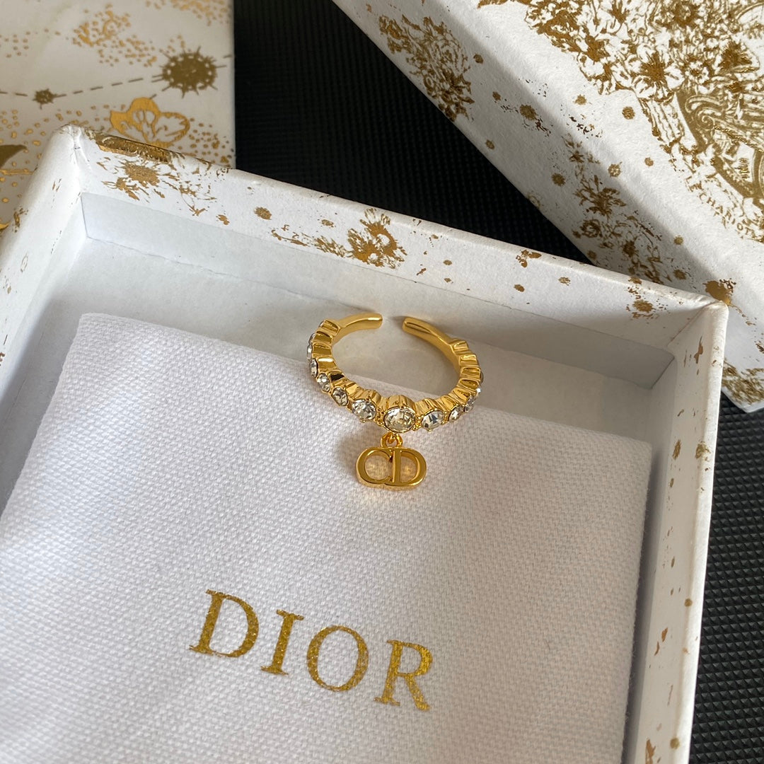 Profilbild Crystal Diamond Letter Anhänger Open Ring