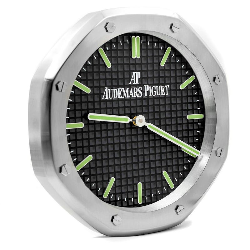 AP Royal Oak Wanduhr – Silber & Grün mit Leuchtzifferblatt – Ansicht 2