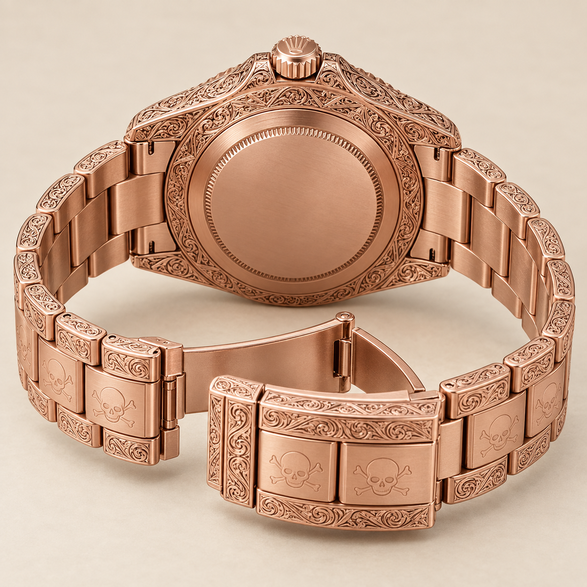 Marinus Gravuruhr, 41 mm, geschlossene roséfarbene Rückseite und geöffnetes Gliederband