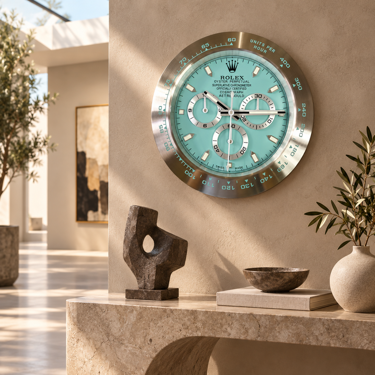 Daytona Cosmograph Wanduhr – Platinfarbenes Zifferblatt – Wanduhr in luxuriösem Raum