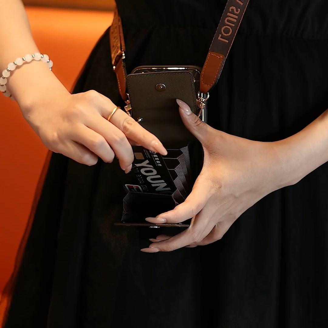 Klassische Luxus-Handyhülle mit Crossbody-Gurt – Ansicht 4