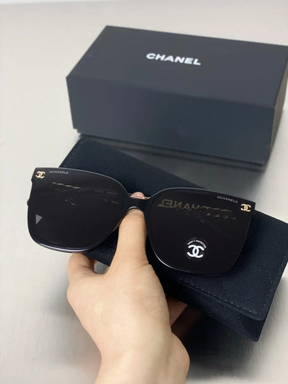 Oversize Statement-Sonnenbrille in Schwarz – Originalaufnahme 2