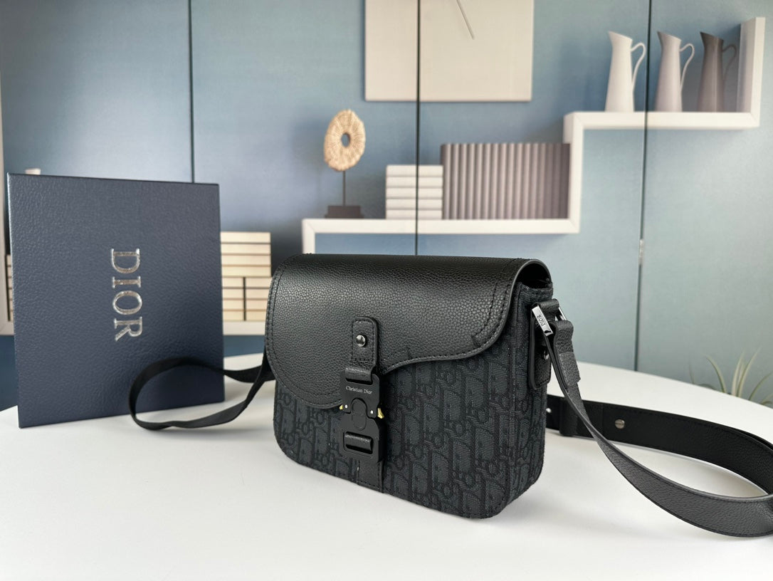 Klassische Leder-Crossbody-Tasche – Originalansicht