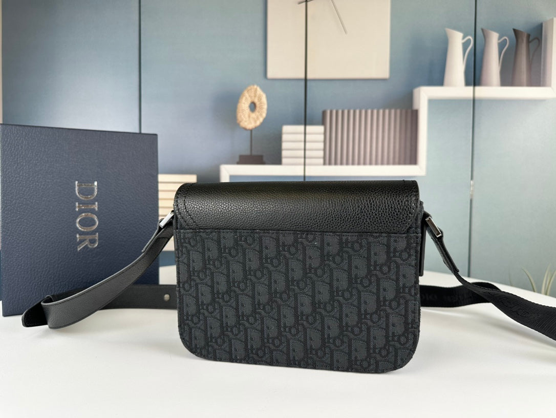 Klassische Leder-Crossbody-Tasche – Originalansicht