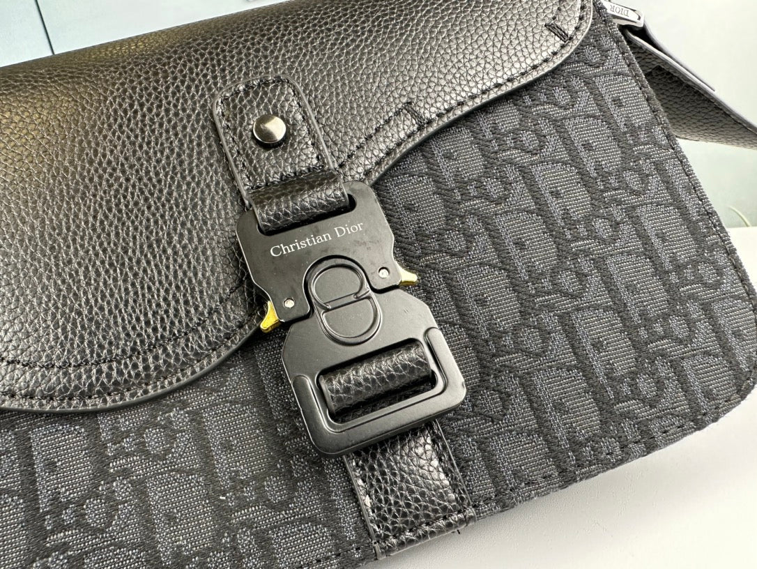 Klassische Leder-Crossbody-Tasche – Originalansicht