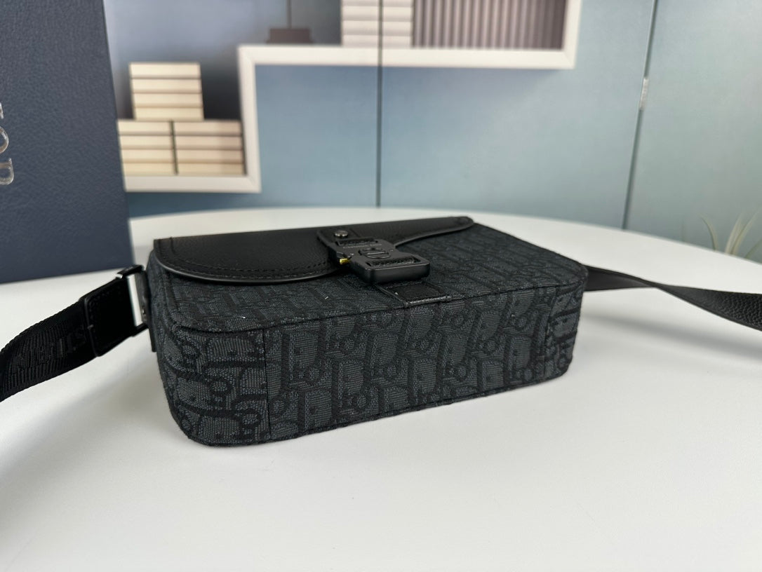 Klassische Leder-Crossbody-Tasche – Originalansicht