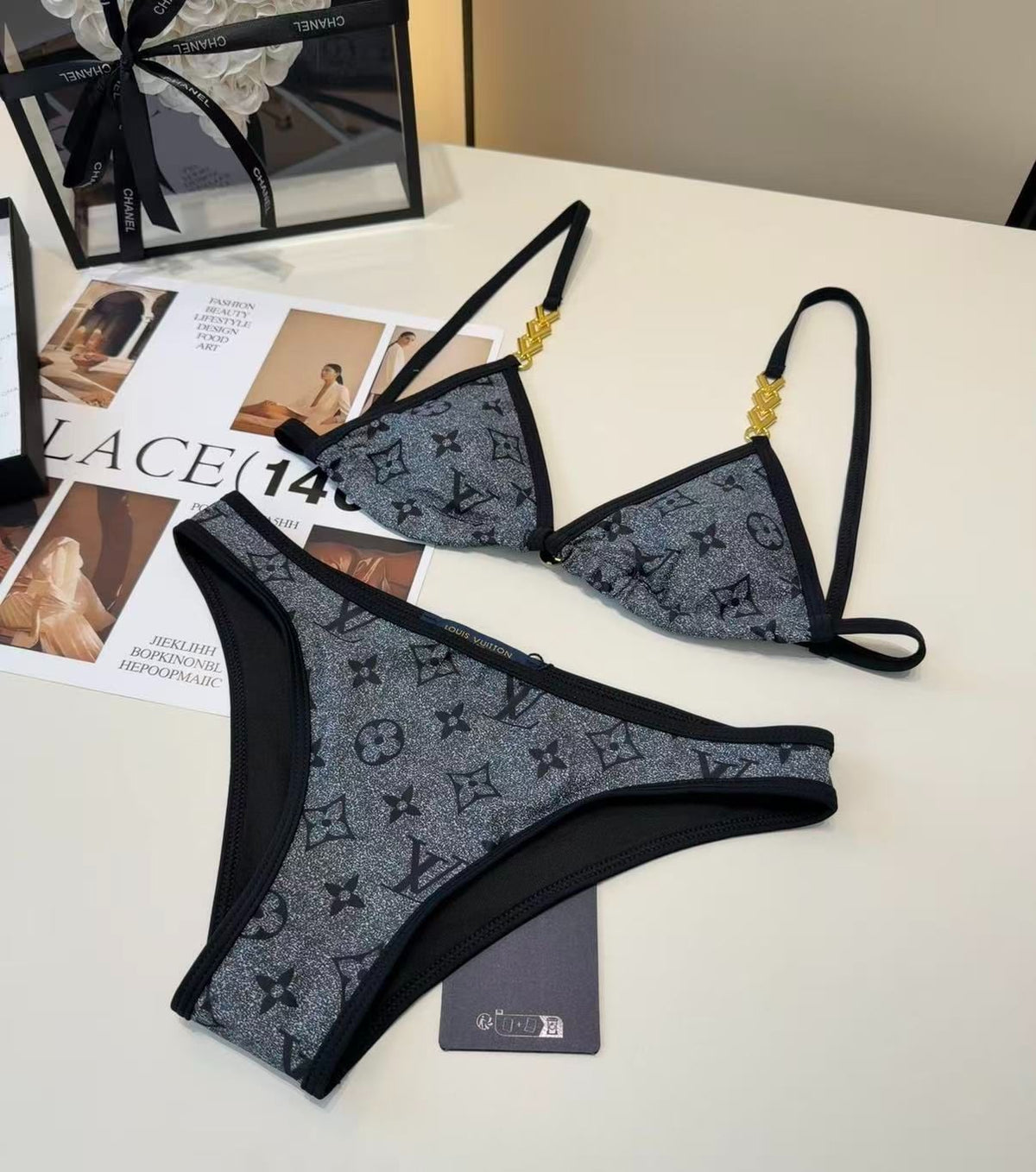 Profilbild Bikini Monogram Glittundr Chain Link Grau