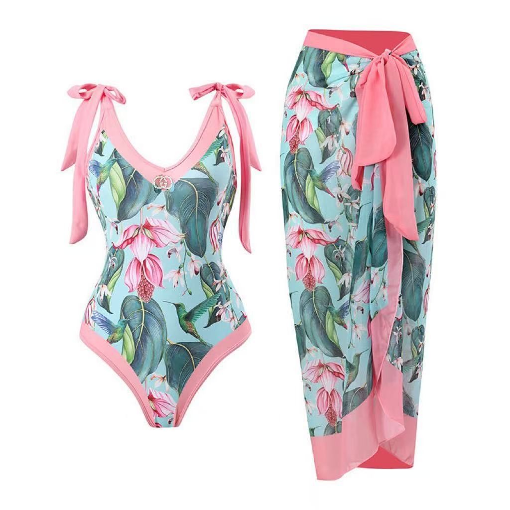 Profilbild Badundanzug und Sarong Print Blumundn Kolibri