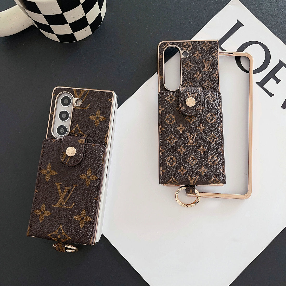 Monogramm-Crossbody-Kartenhülle für Samsung Z Fold – Originalansicht 4