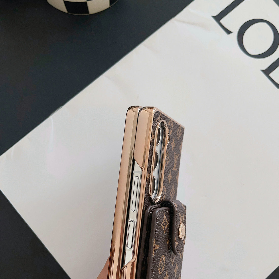 Monogramm-Crossbody-Kartenhülle für Samsung Z Fold – Originalansicht 5