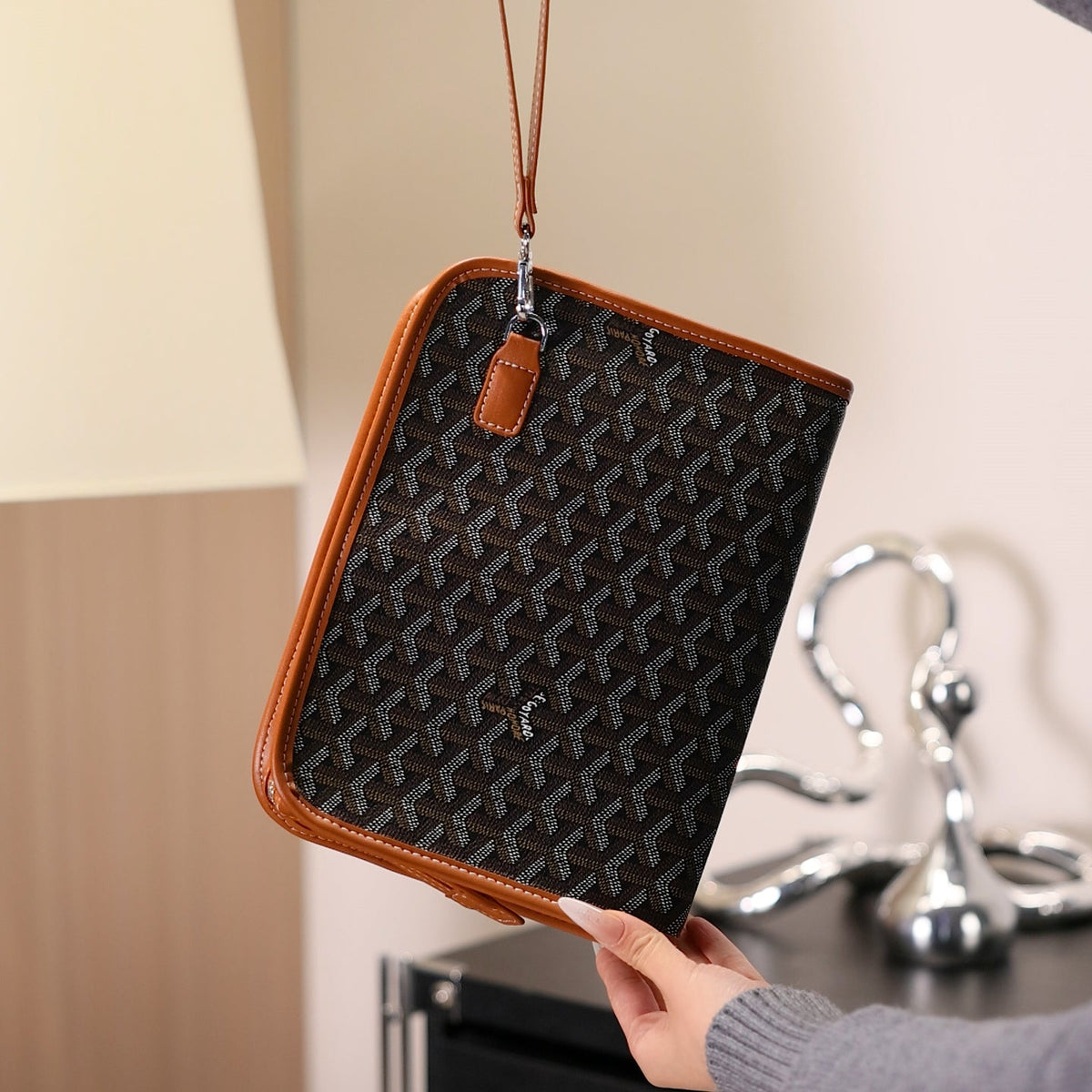 Stilvolle Velmont Unisex-Handtasche mit Handschlaufe – Originalansicht