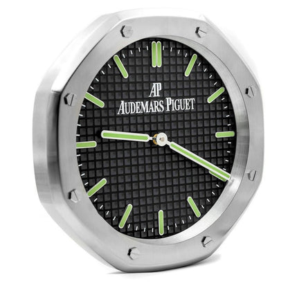 AP Royal Oak Wanduhr – Silber & Grün mit Leuchtzifferblatt – Ansicht 2
