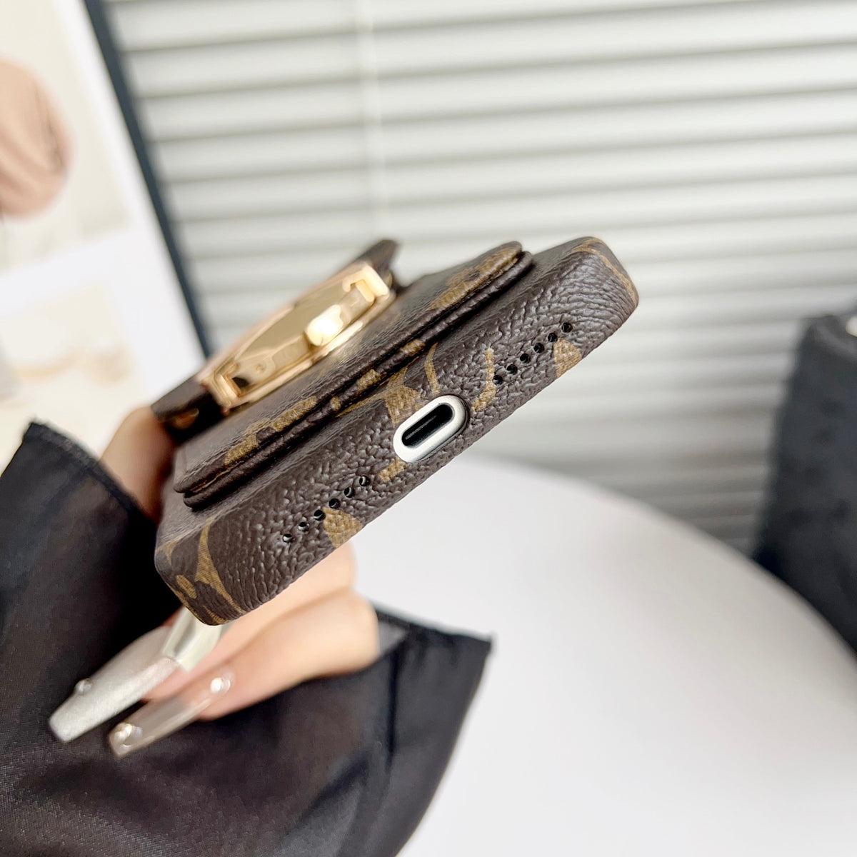Luxus Crossbody-Handyhülle mit Kartenfach & abnehmbarem Gurt – Ansicht 25