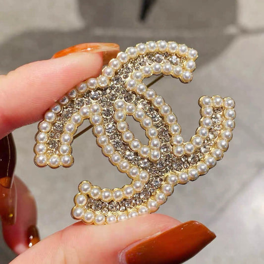 Profilbild Elegant Perlen Logo Brosche