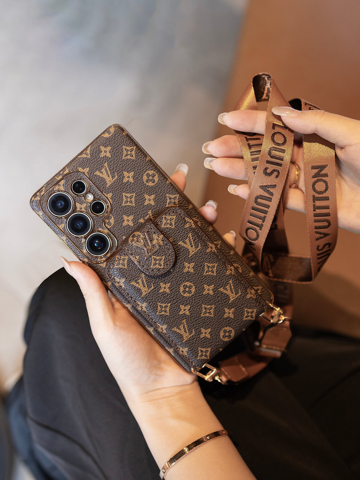 Monogramm-Multifunktionshülle mit Handgelenkriemen für Samsung – Originalansicht 5