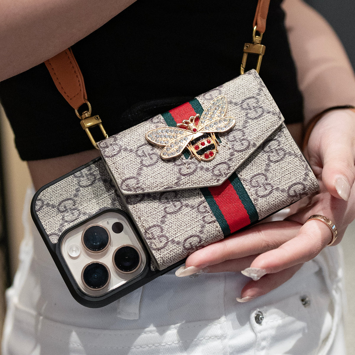 Premium Crossbody-Handyhülle mit Kartenfach – Ansicht 3