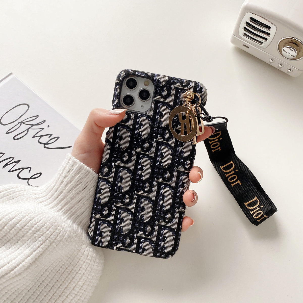 Elegante schwarze Handyhülle mit Schultergurt – Ansicht 2
