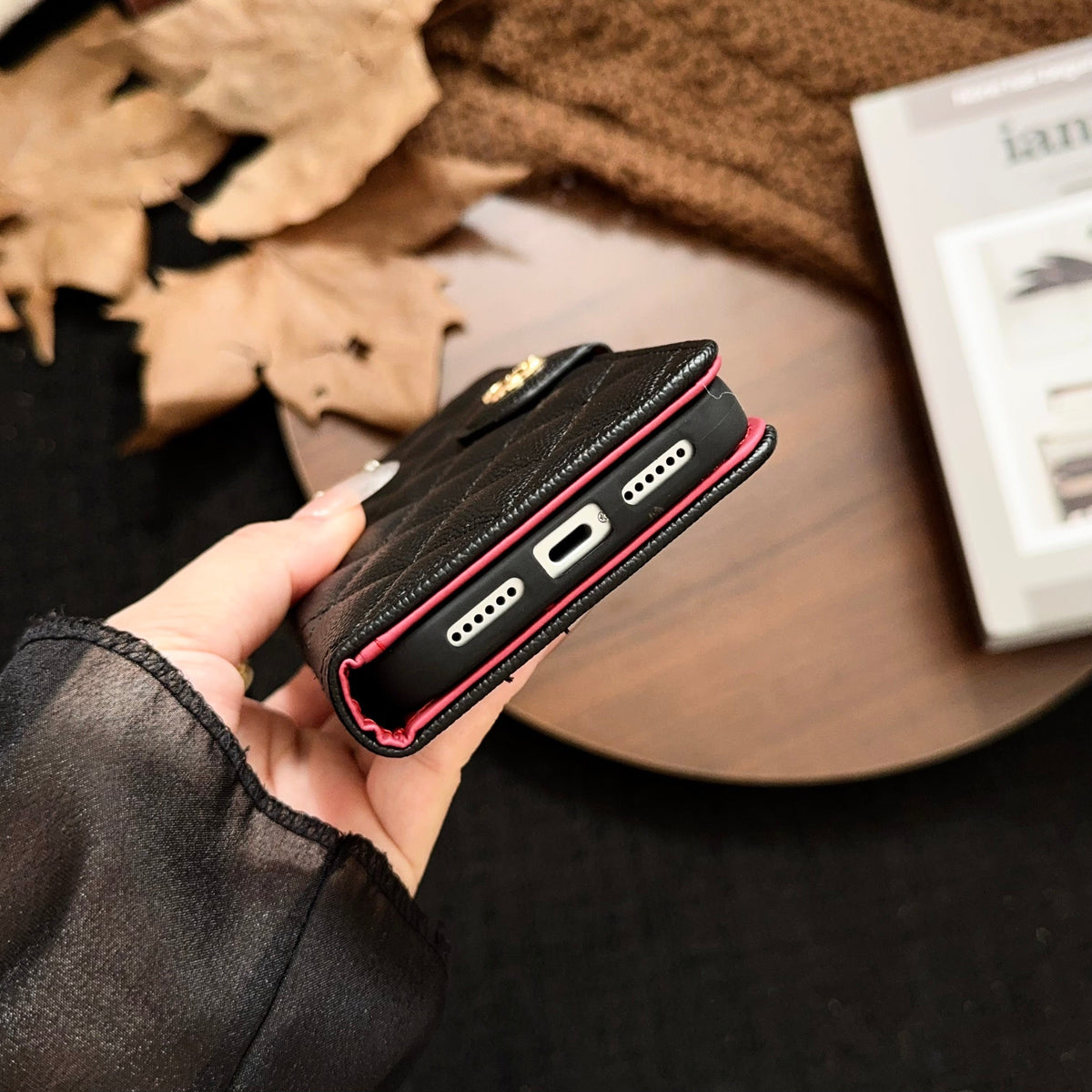 Gesteppte Luxus-Wallet-Hülle mit Quaste – Ansicht 4