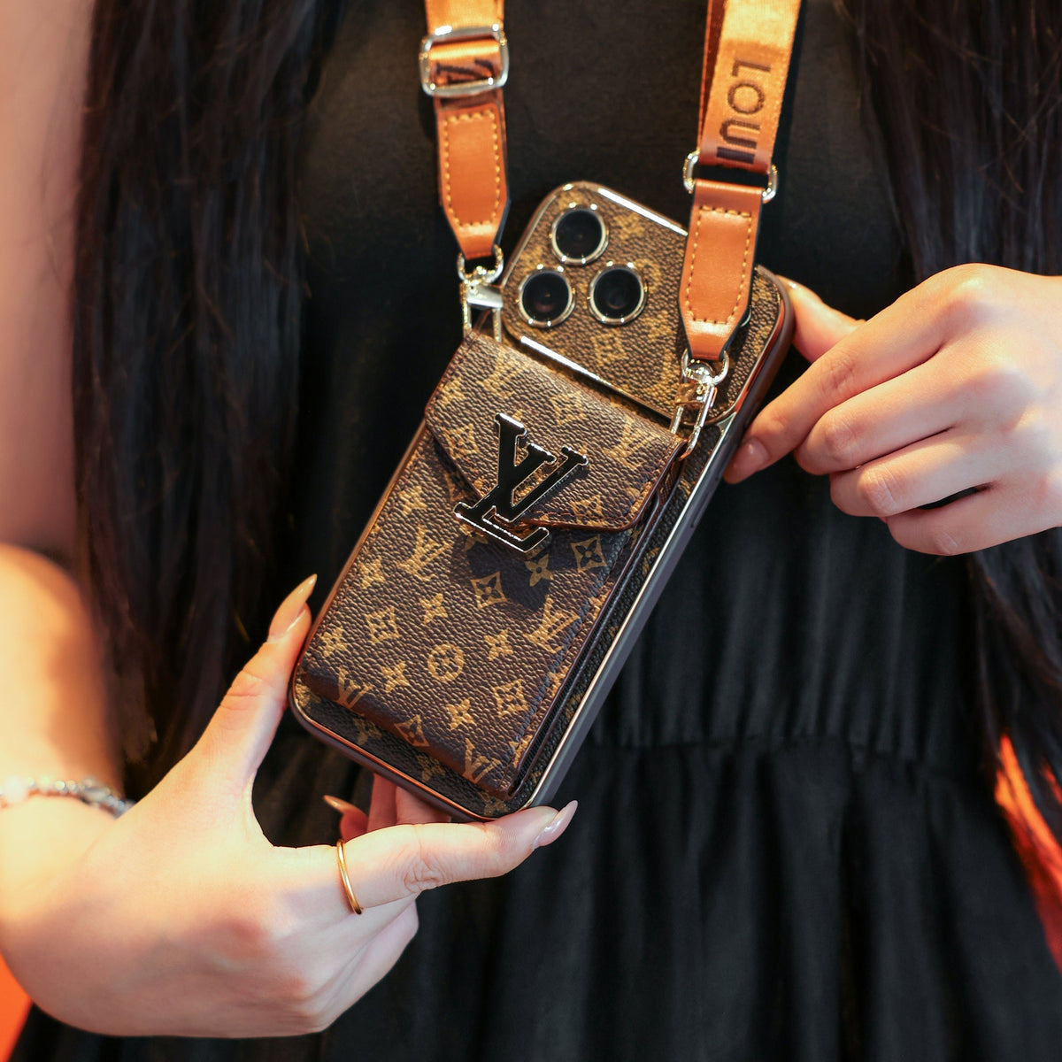 Klassische Luxus-Kartenhalter-Hülle mit Crossbody-Gurt – Ansicht 4