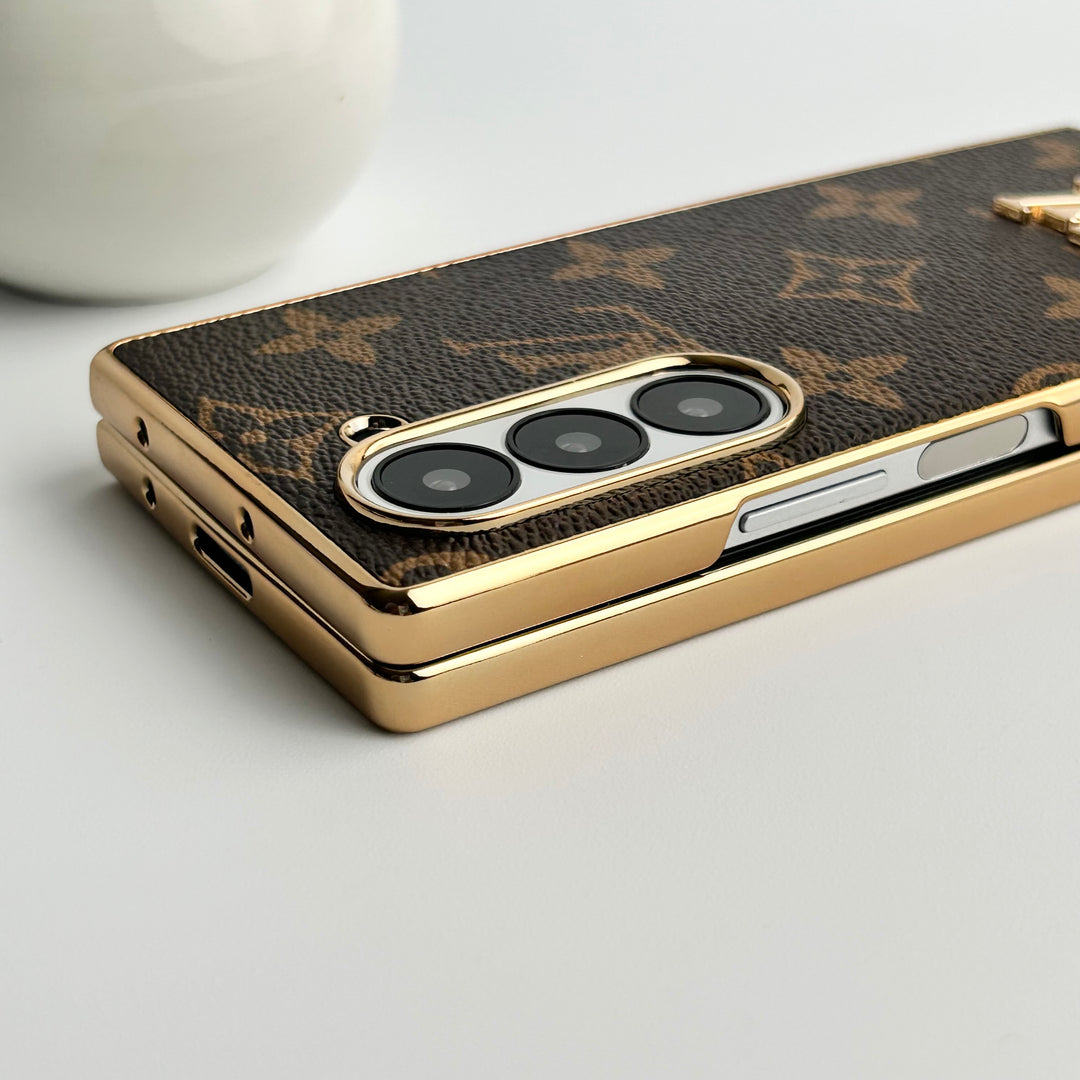 Goldfarbene Hülle in Lederoptik für Samsung Galaxy Z Fold 6 – Originalansicht 4