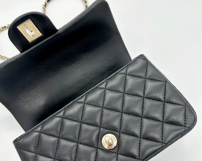 Luxuriöse Mini-Handtasche mit Tragegriff – Originalansicht