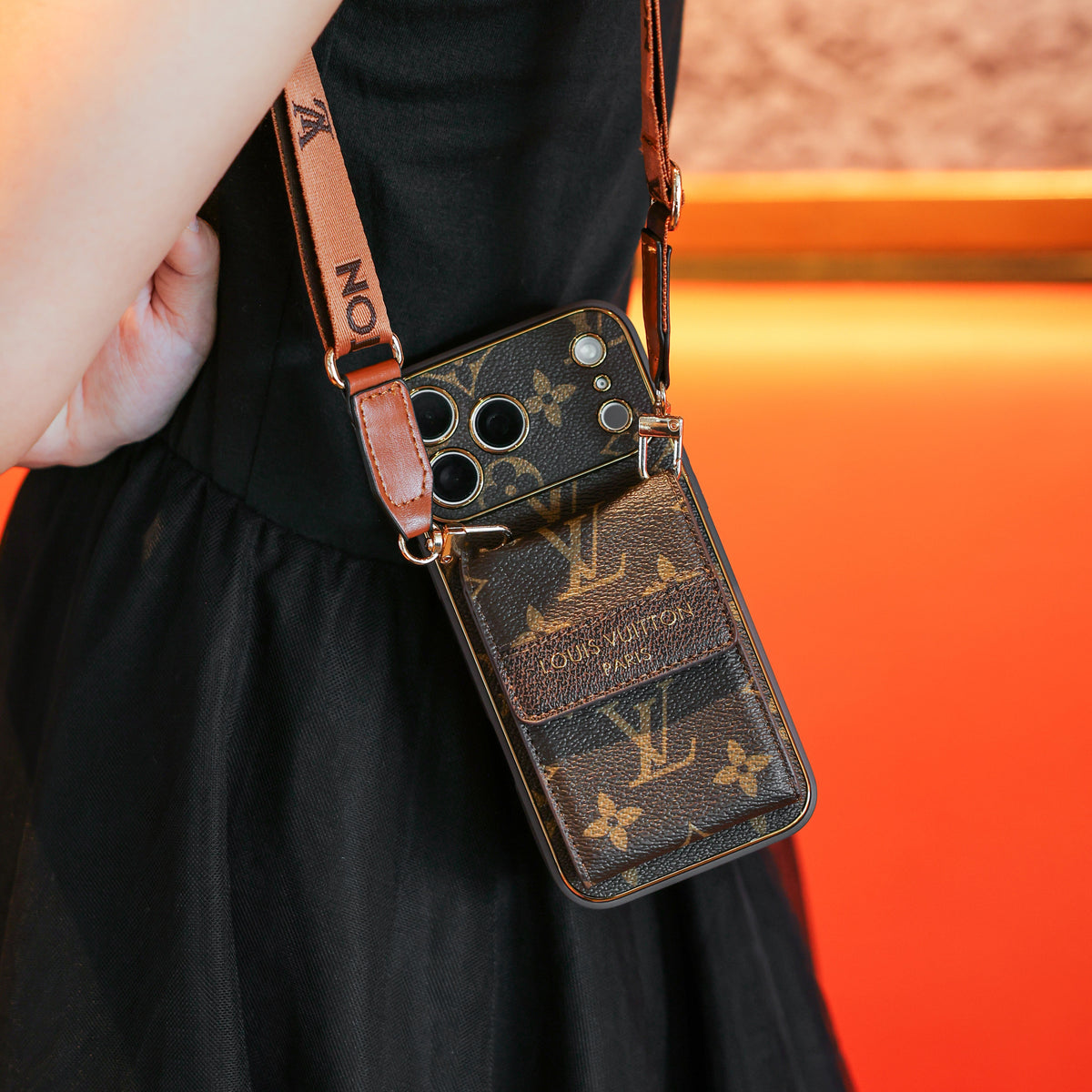 Klassische Luxus-Handyhülle mit Crossbody-Gurt – Ansicht 3