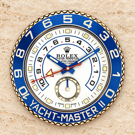 Rolex wandklok op doorlopende luxe muur zonder decoratie links of rechts