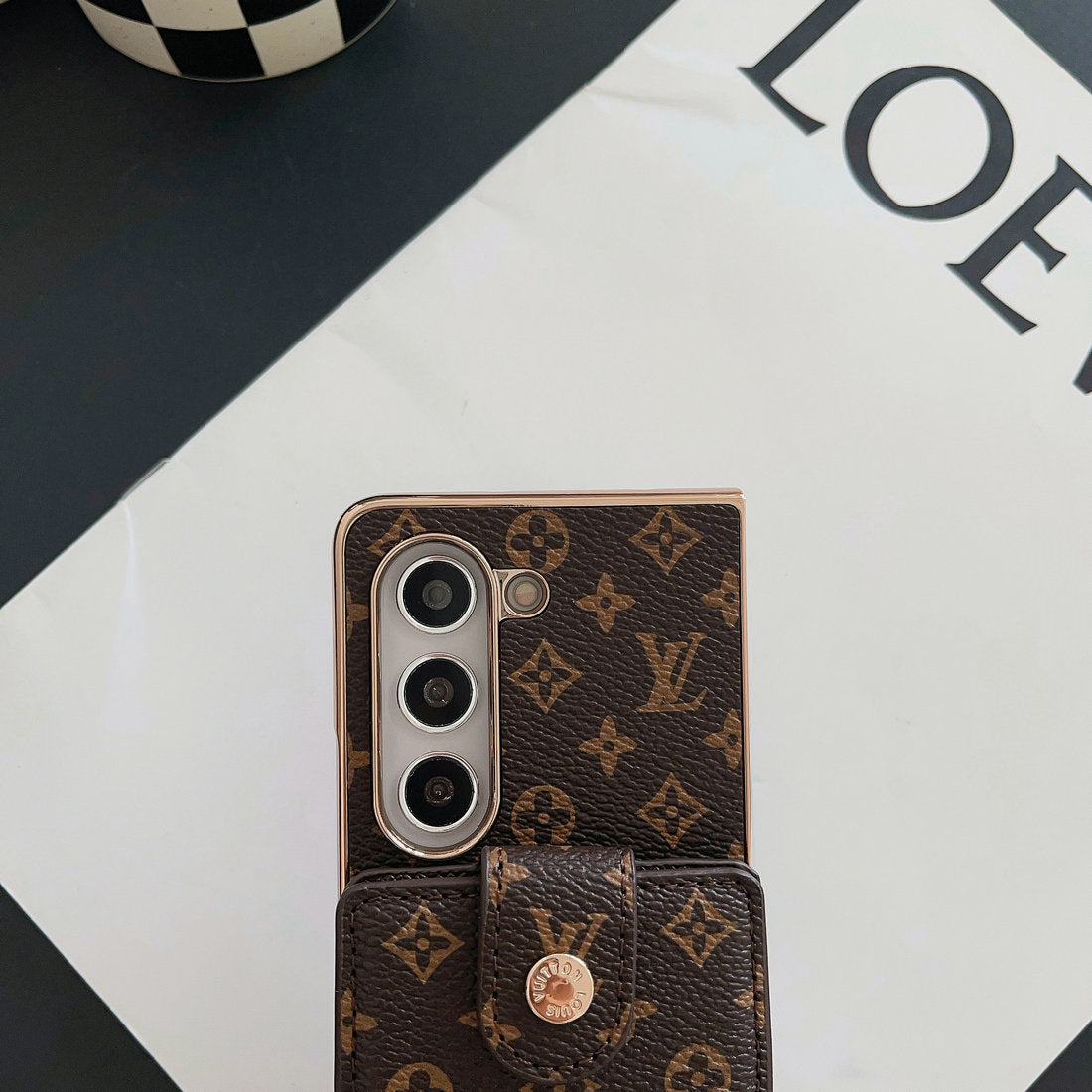 Monogramm-Crossbody-Kartenhülle für Samsung Z Fold – Originalansicht 8