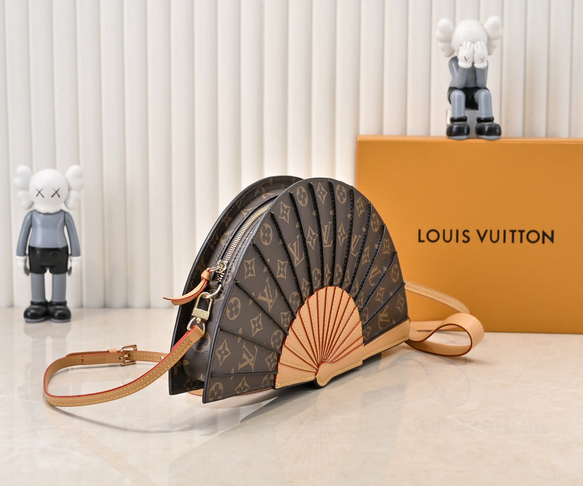Fächerförmige Leder-Crossbody-Tasche – Foto 3