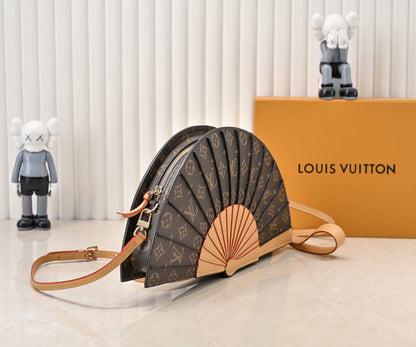 Fächerförmige Leder-Crossbody-Tasche – Foto 3
