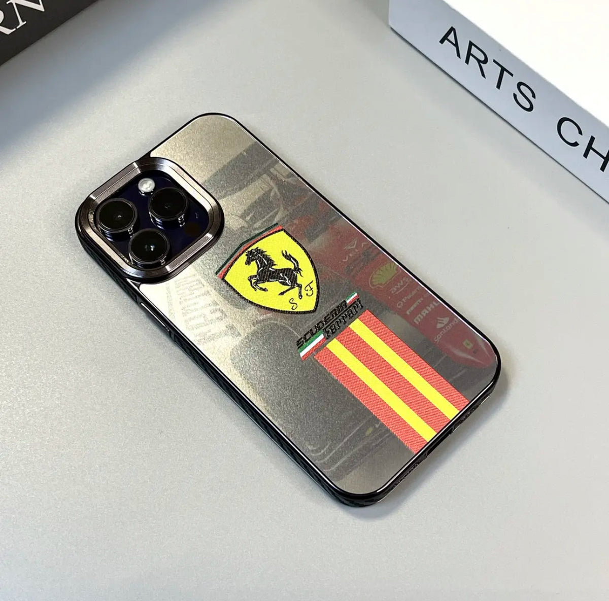 Elegante Metalloptik iPhone-16-Hülle – Design 5