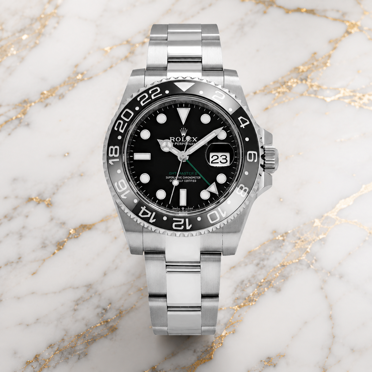 GMT-Master II Bruce Wayne 126710GRNR – luxuriöse Produktaufnahme