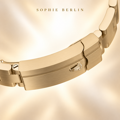 Elegante Damenuhr – Goldfarben & Grün – Detail von Armband und Schließe – Sophie Berlin