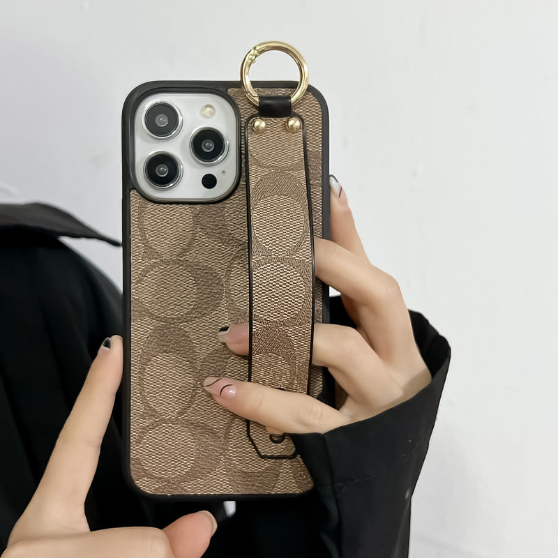 Kaffeebraune iPhone-Hülle mit praktischem Halter – Originalansicht 3