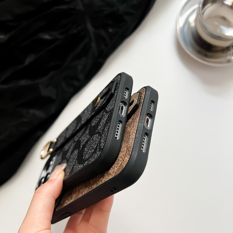 Kaffeebraune iPhone-Hülle mit praktischem Halter – Originalansicht 9