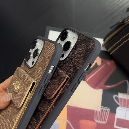 Kaffeebraune iPhone-Hülle mit Kartenetui – Originalansicht 11
