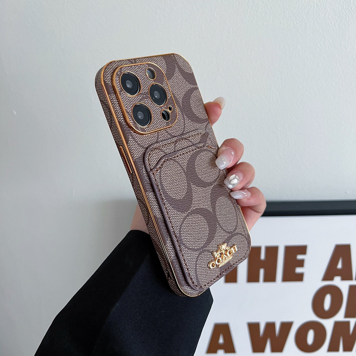 iPhone-Hülle mit Kartenhalter in warmem Kaffeebraun – Originalansicht 3