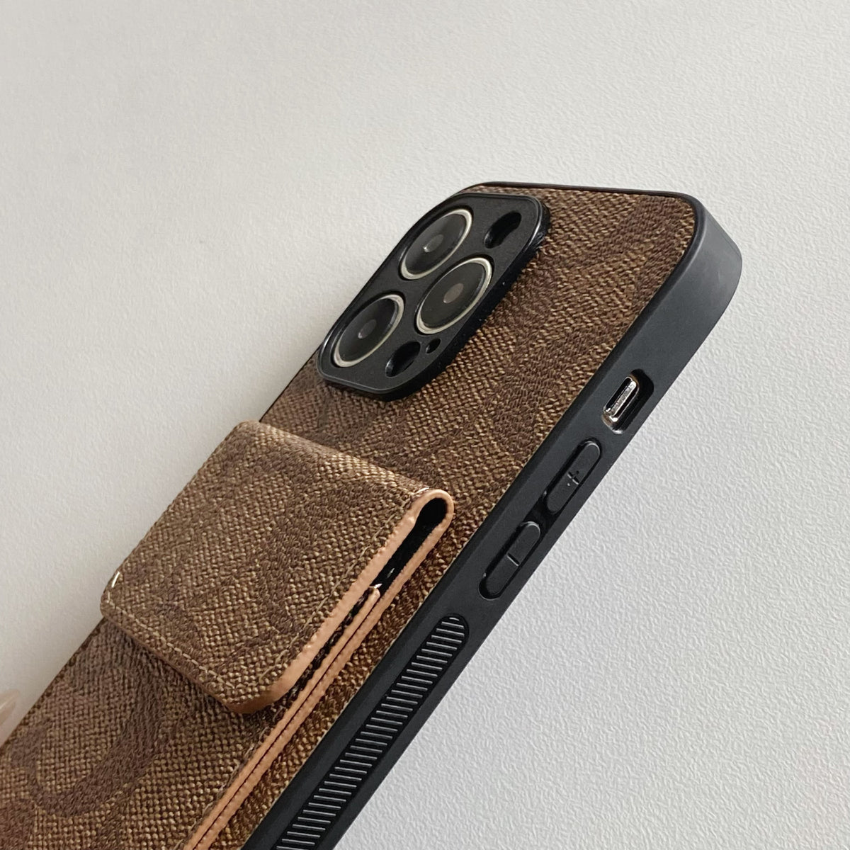 Hellbraune iPhone-Hülle mit Portemonnaie – Originalansicht 10