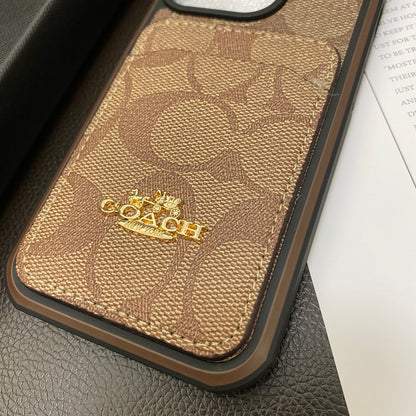 Kaffeebraune iPhone-Hülle mit rückseitigem Kartenhalter – Originalansicht 11