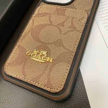 Kaffeebraune iPhone-Hülle mit rückseitigem Kartenhalter – Originalansicht 4