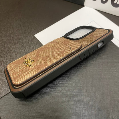 Kaffeebraune iPhone-Hülle mit rückseitigem Kartenhalter – Originalansicht 5