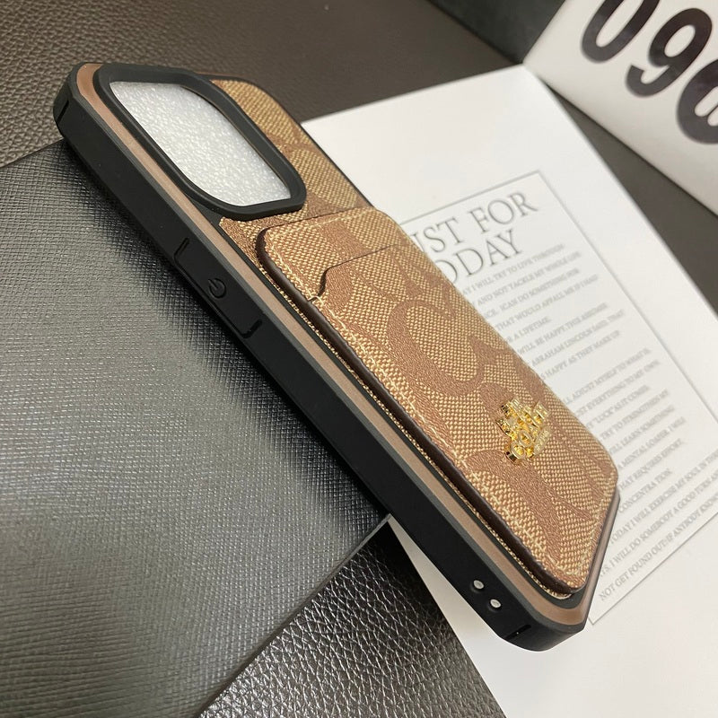 Kaffeebraune iPhone-Hülle mit rückseitigem Kartenhalter – Originalansicht 6
