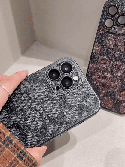 Schwarze iPhone-Hülle mit klassischem Muster – Originalansicht 7