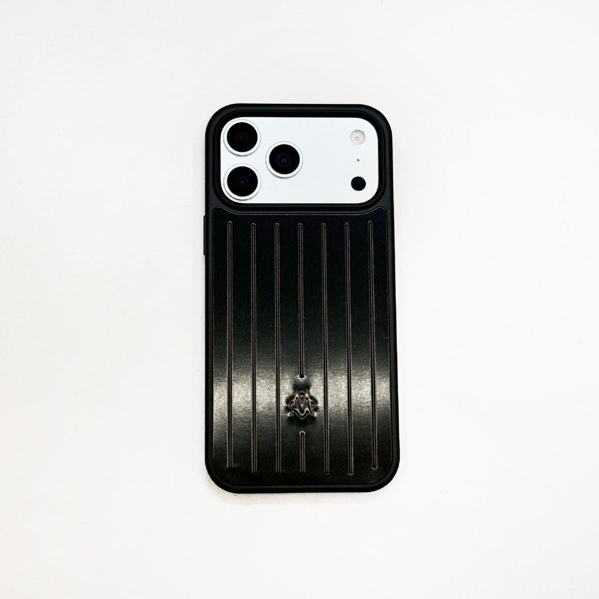 Gerippte Metallic-iPhone-Hülle mit markanter Schutzkante – Originalansicht 2