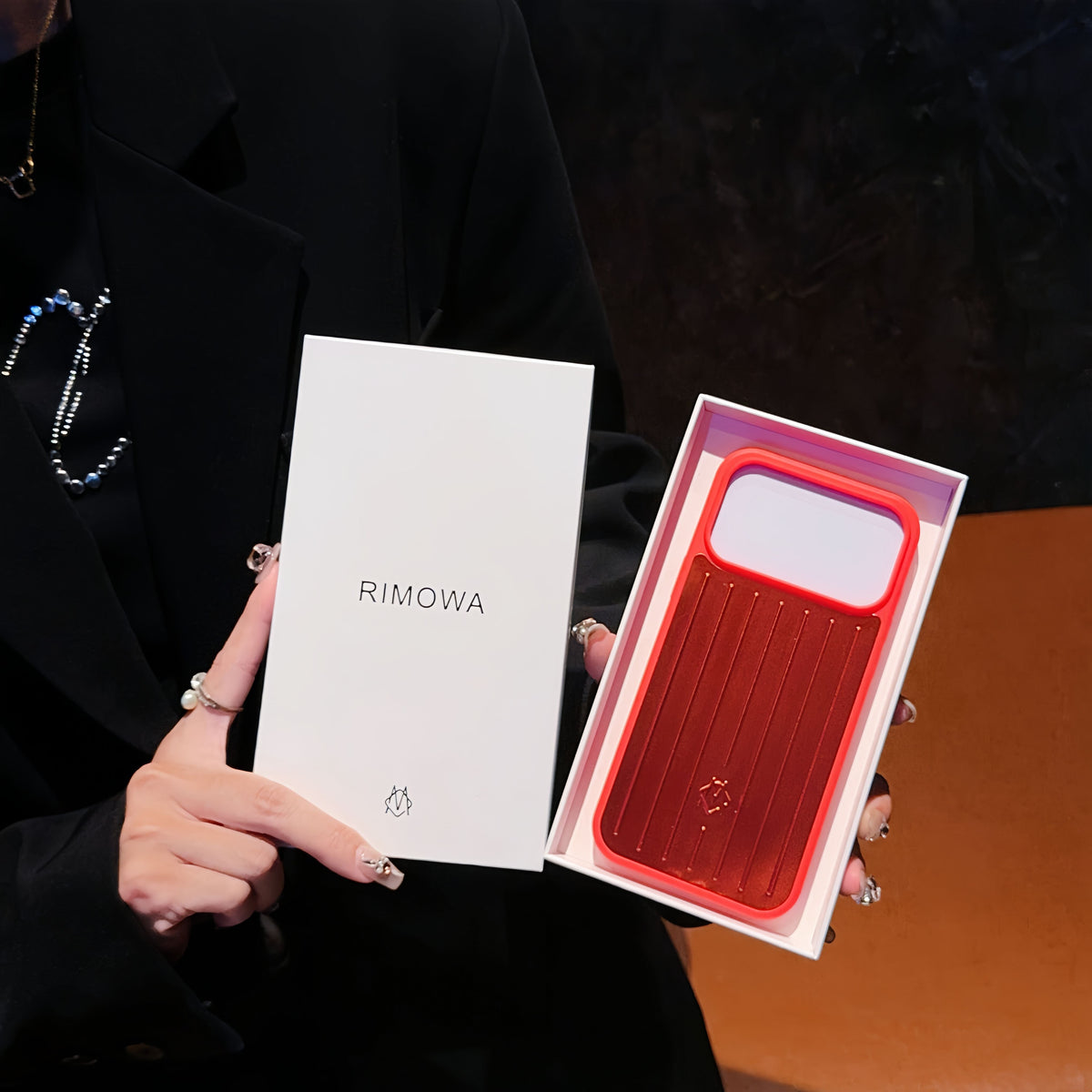 Gerippte Metallic-iPhone-Hülle mit markanter Schutzkante – Originalansicht 3