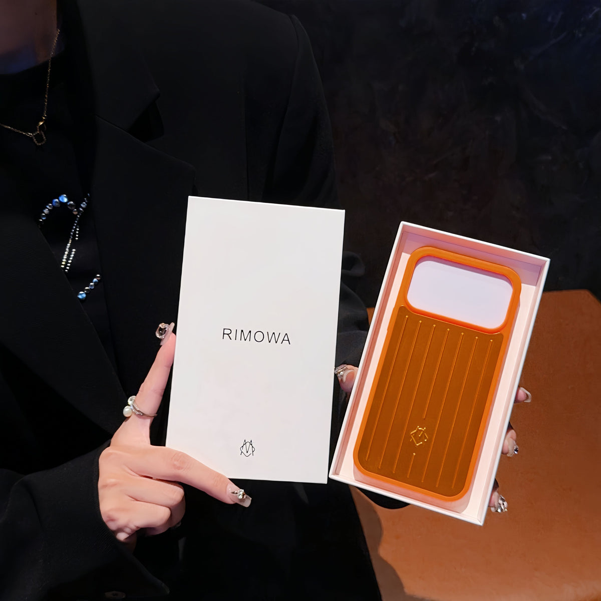 Gerippte Metallic-iPhone-Hülle mit markanter Schutzkante – Originalansicht 4