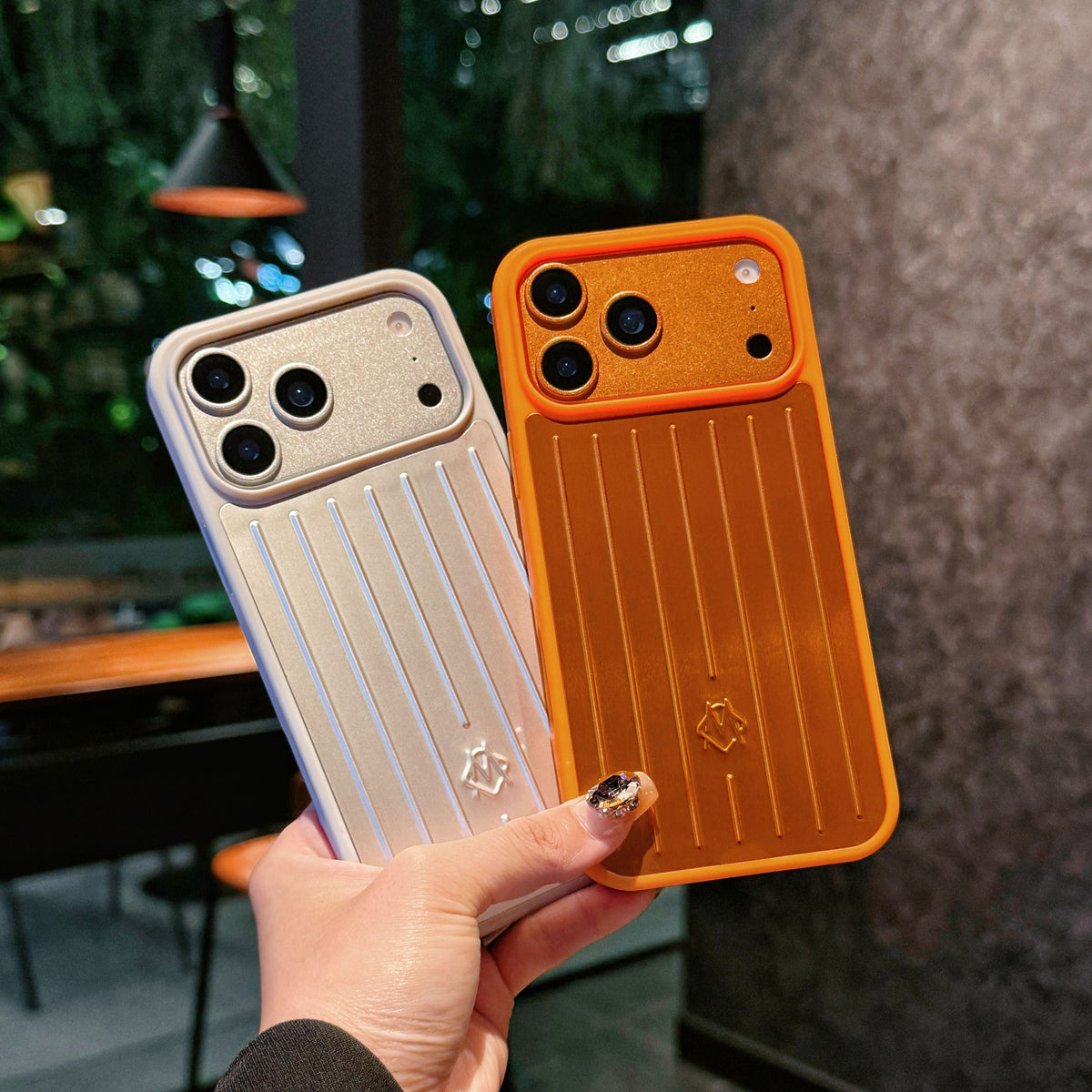 Gerippte Metallic-iPhone-Hülle mit markanter Schutzkante – Originalansicht 5