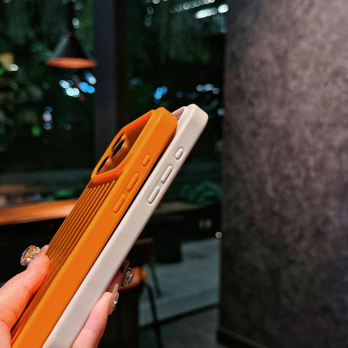 Gerippte Metallic-iPhone-Hülle mit markanter Schutzkante – Originalansicht 6