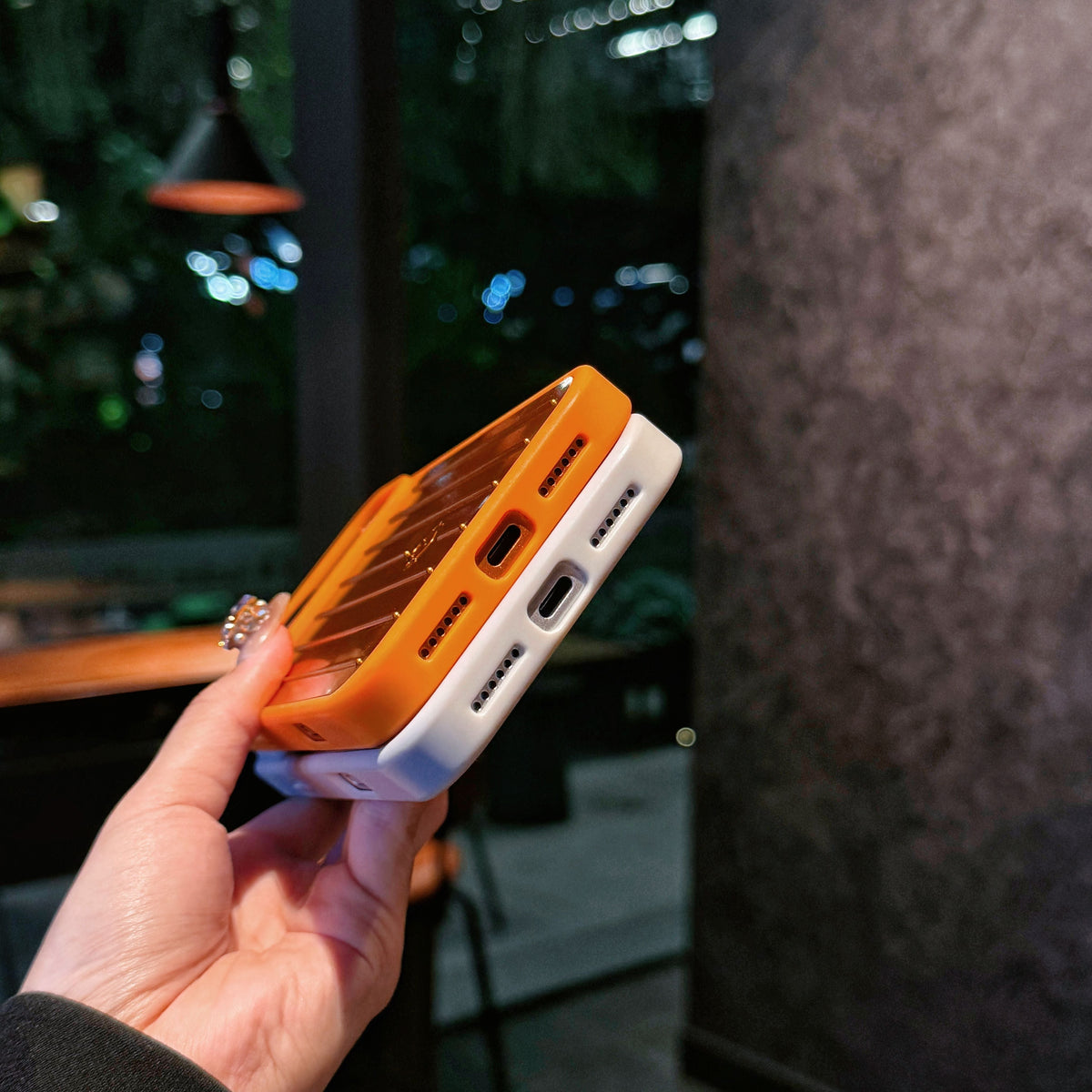 Gerippte Metallic-iPhone-Hülle mit markanter Schutzkante – Originalansicht 7